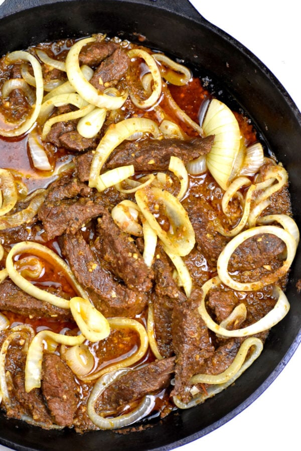 The 40 BEST Comfort Food Recipes - bistec encebollado.