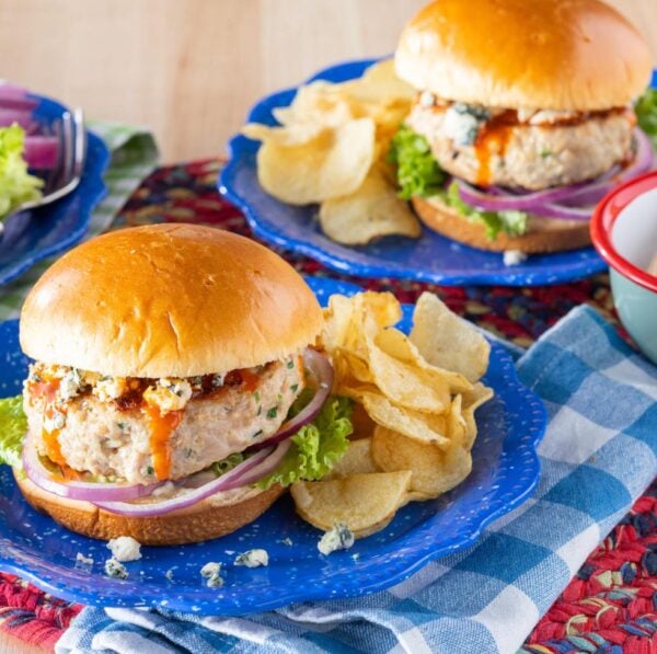 The 30+ BEST Ground Chicken Recipes - Chicken burgers.