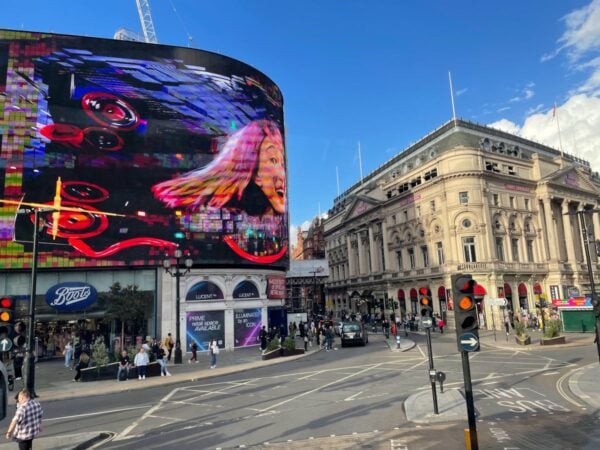 Things to Do in London - billboard at picadilly circus