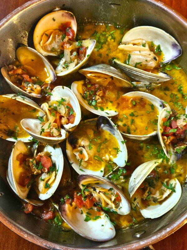 Bowlful of Portuguese style clams.