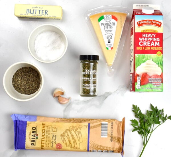 Ingredients to make fettuccine alfredo.