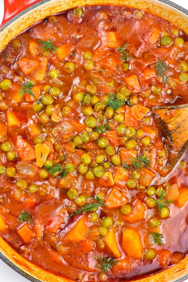 Potful of arakas latheros, or Greek style peas.