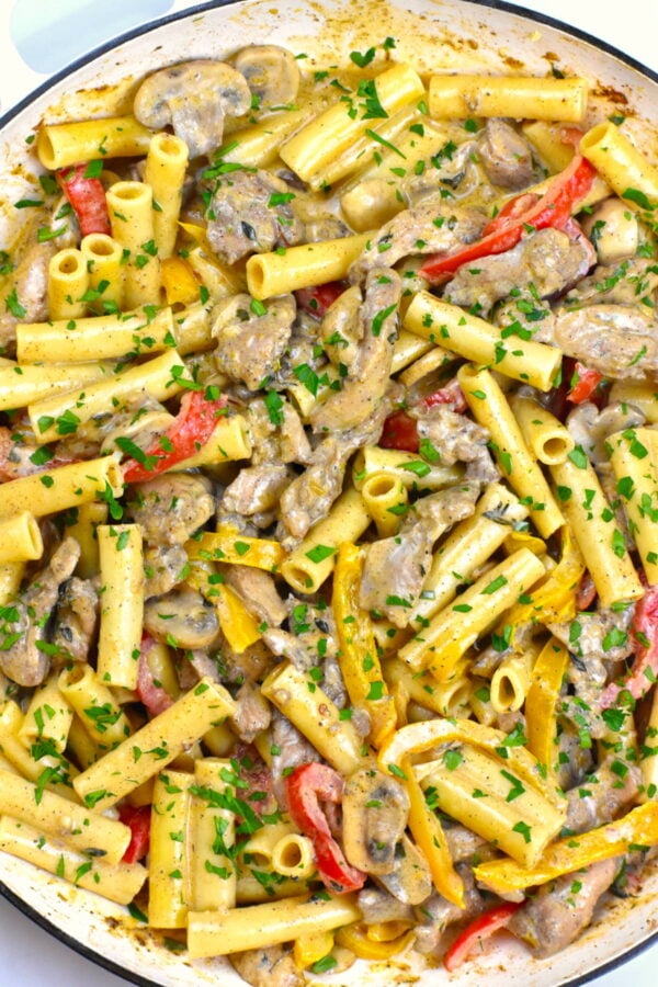 Jerk chicken pasta in a skillet.