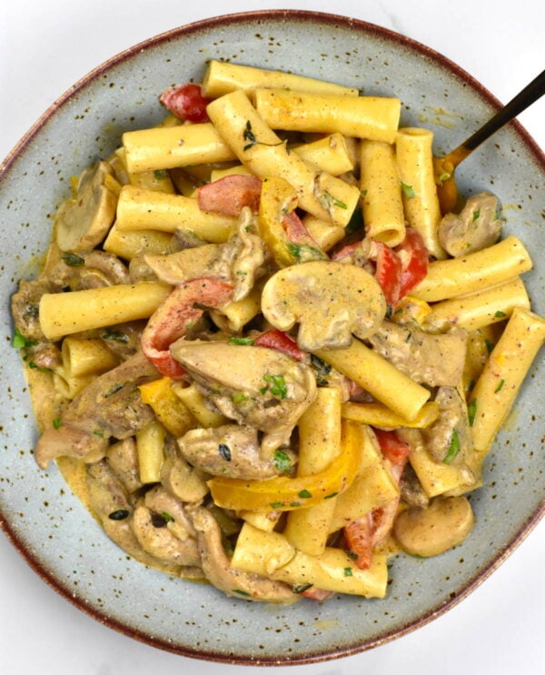 Bowl of Jamaican chicken pasta.