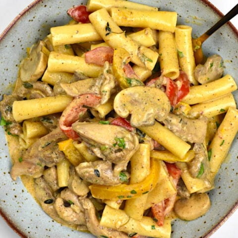 Featured image for jerk chicken pasta recipe.
