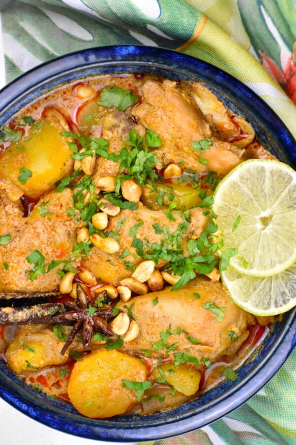 Fully garnished bowl of Thai chicken curry.