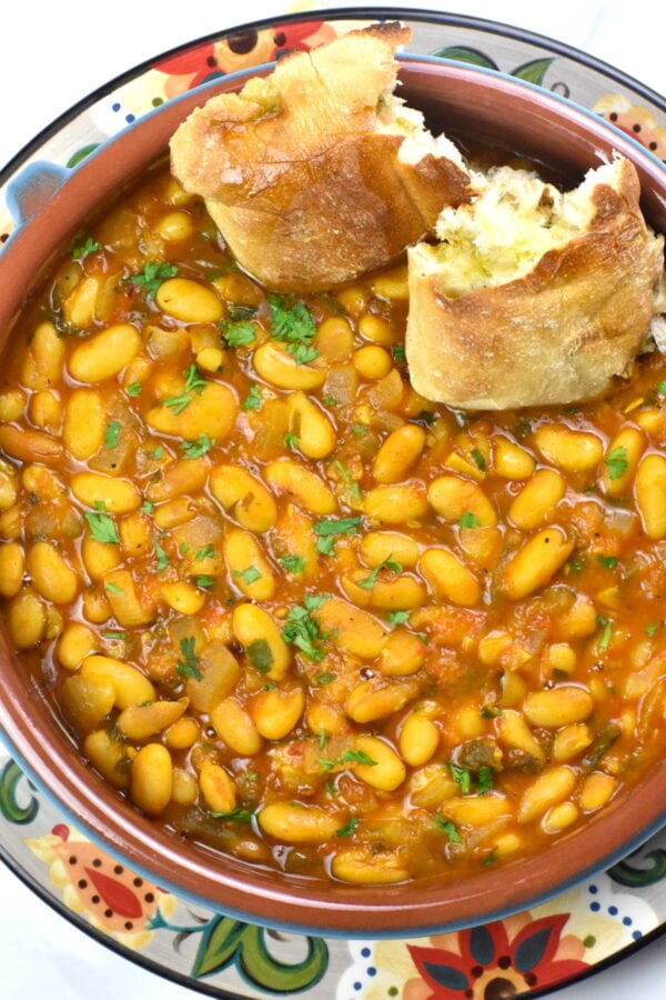 bowl of loubia atop the gypsy plate