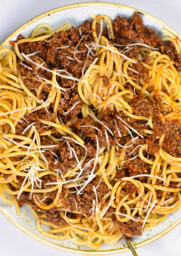 Bowl of makaronia me kima.