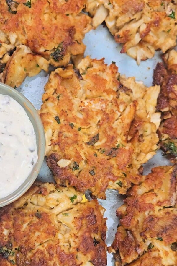 maryland style crab cakes on a platter