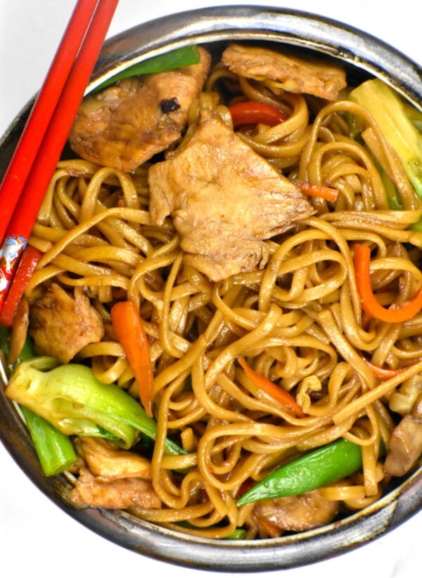 bowl of chicken lo mein