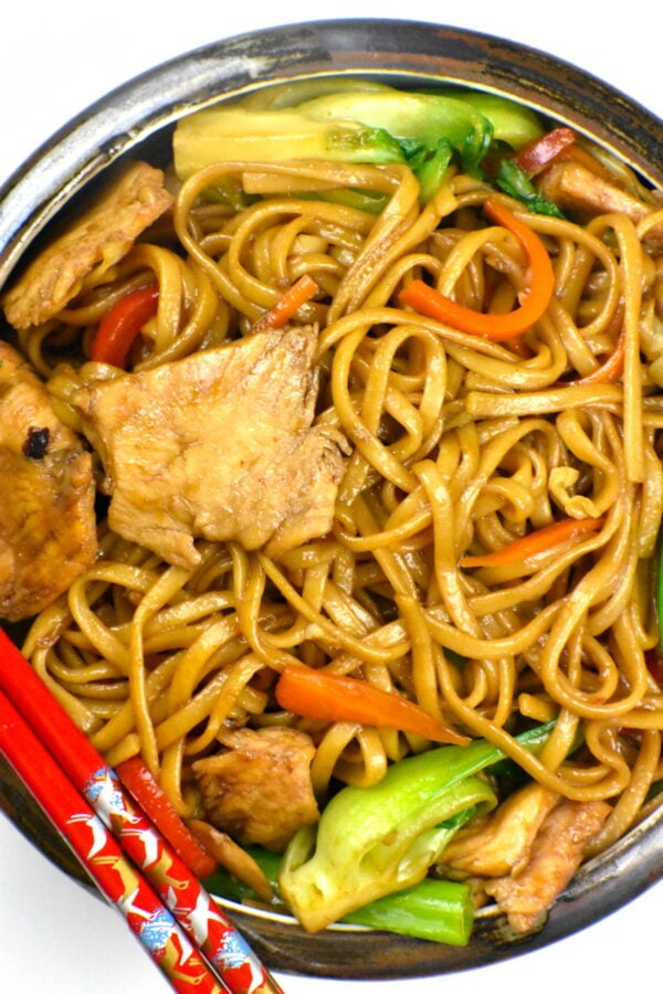 lo mein in a bowl