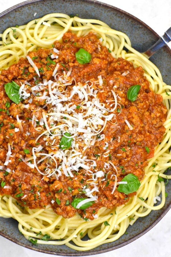 spaghetti bolognese in a blue bowl