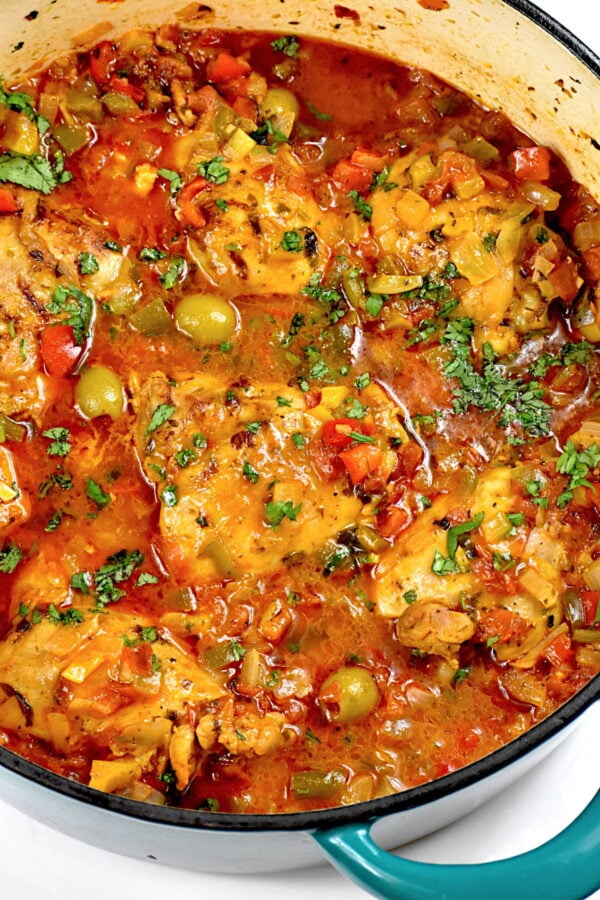 pot of pollo guisado