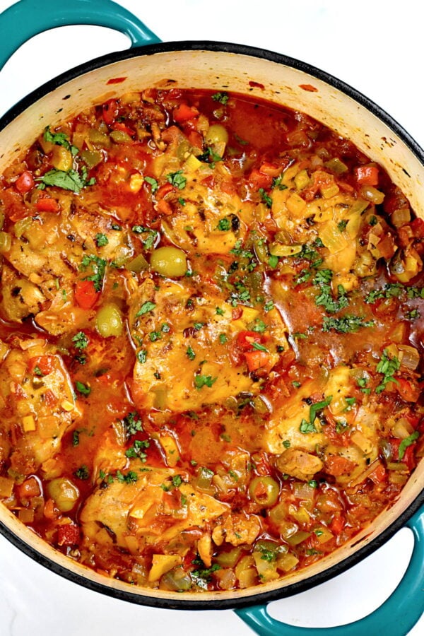 large pot full of Dominican pollo guisado