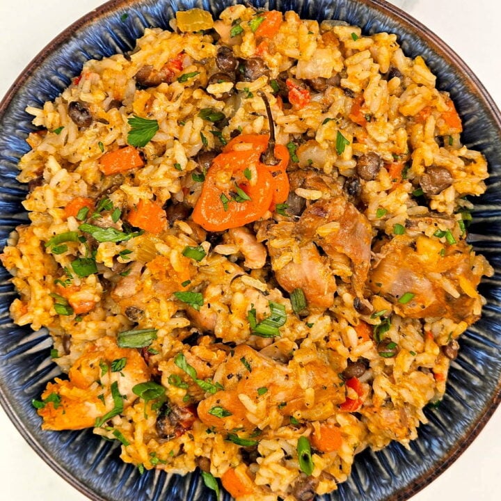 trinidadian chicken pelau in a bowl